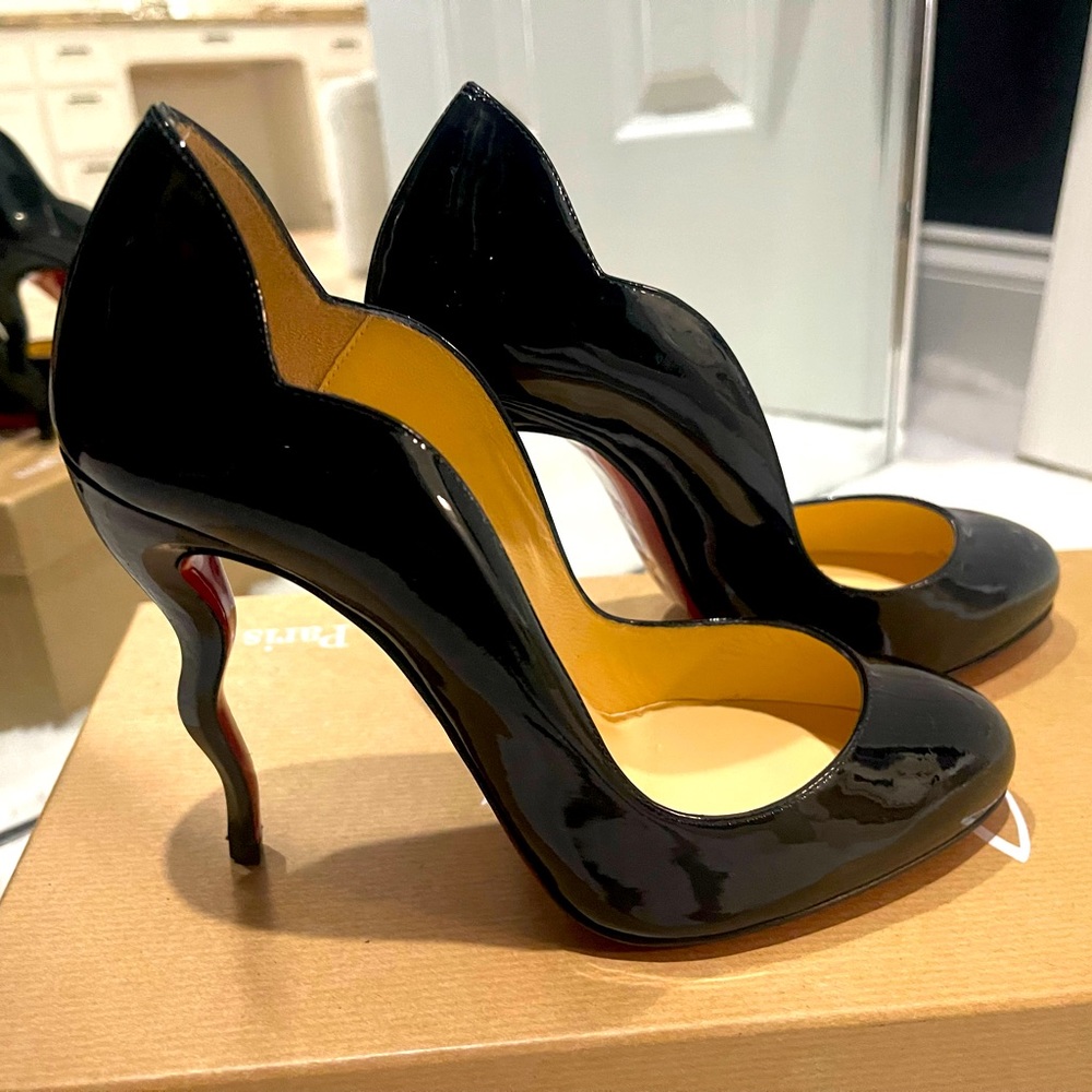 Brand new Christian Louboutin wavy Dolly 100mm